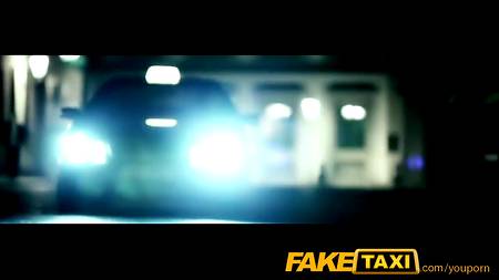 Вот так таксист поимел грудастую затейницу!