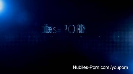 Уж как она только не вертелась на члене!