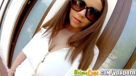 Страстная красотка сделала себе огромную искусственную грудь