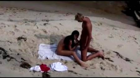 Классика от парочки на пляже