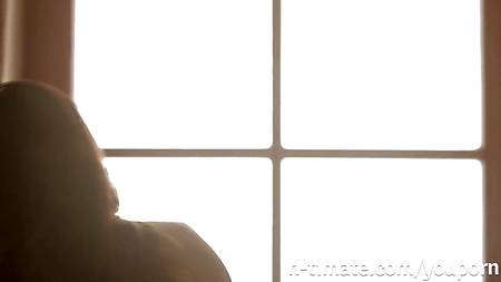 Когда красивой девочке одиноко