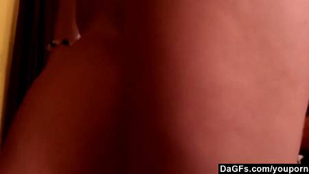 Роскошная девица устраивает сексуальную феерию