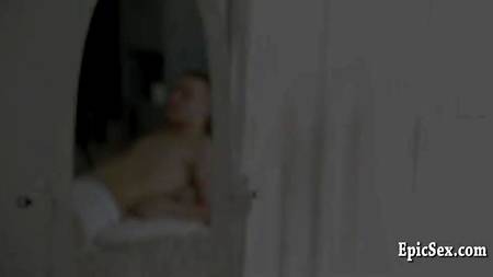 Девку прут в два фаллоса