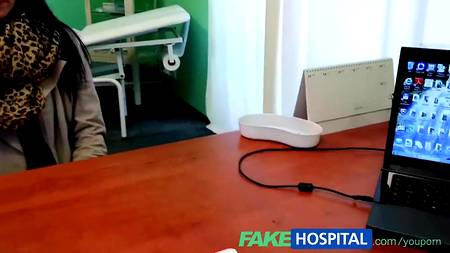 Терапевт поимел сексуальную пациентку