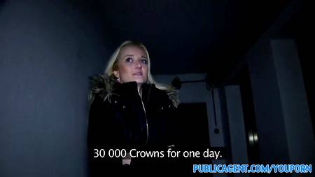 Пикапер познакомился с блондой и показал ей классный член