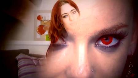 Две куколки пригласили молодого спортсмена на групповой секс