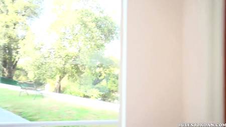 Сногсшибательная Riley Reid умело обработала пенис кавалера