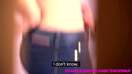 Две симпатичные лесбиянки замечательно отдохнули в кабинете