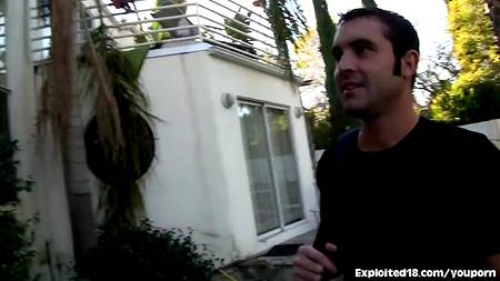 Длинный член мачо врывается в пухлую вагину брюнетки