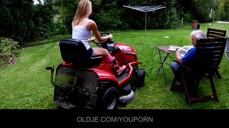 Дед нашел юную любовницу