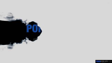 Ловелас жестко ебет в ванной комнате худенькую молодую блондинку