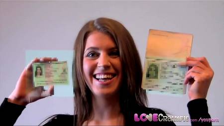 Мужик снимает на кастинге актрису и долбит ее на диване