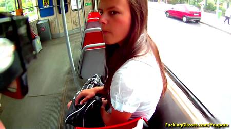 Русская шалава за деньги обслуживает в кустах