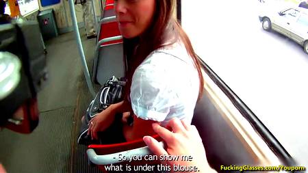 Русская шалава за деньги обслуживает в кустах