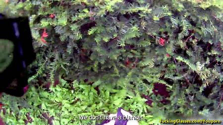 Русская шалава за деньги обслуживает в кустах