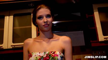 Роскошная блондинка устроила родео на члене престарелого любовника