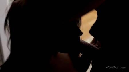 Сочная девушка кончила на вечернем свидании с соседом