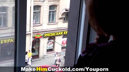 Девка расслабляется с любовником перед своим бойфрендом