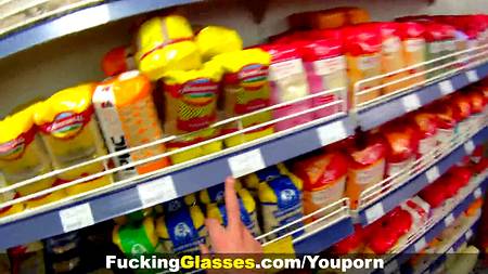 Красивый пикапер балуется с симпатичной студенткой