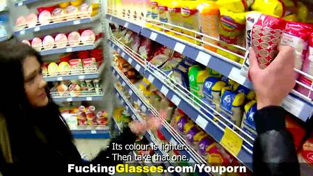 Красивый пикапер балуется с симпатичной студенткой