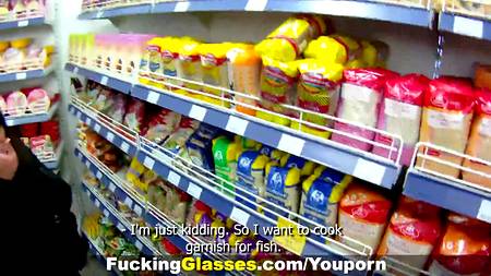 Красивый пикапер балуется с симпатичной студенткой