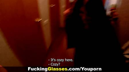 Красивый пикапер балуется с симпатичной студенткой