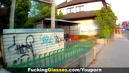 Снял на скрытую камеру секс с незнакомой девицей