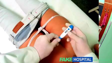 Доктор развлекся с пациенткой