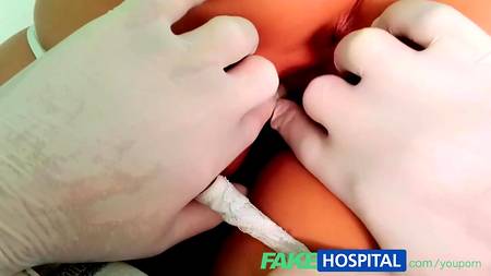 Доктор развлекся с пациенткой