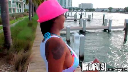 Море развратило латинку