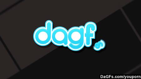 Приятная блондинка обслуживает любовника ранним утром