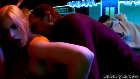 Красивые студенты подарили себе откровенную порно вечеринку
