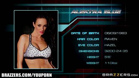 Телеведущего трахнули три телочки