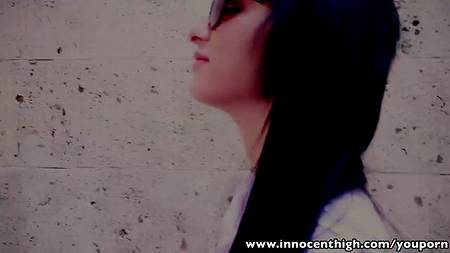 Самец раскрутил на интимные отношения молоденькую студентку