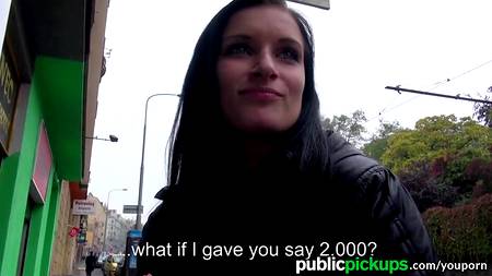 Променяла гамбургер на сочный трах в лесу