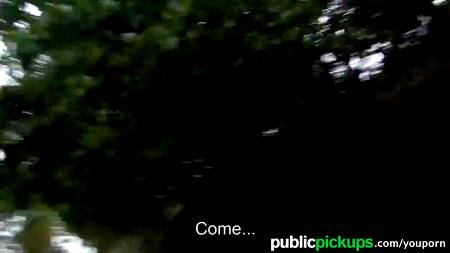 Променяла гамбургер на сочный трах в лесу