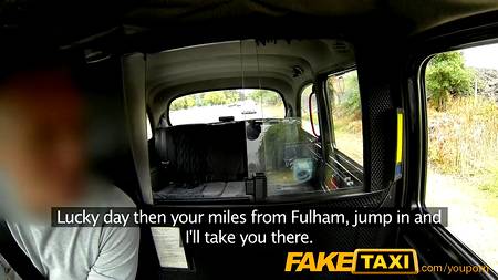 Блондинка захотела покувыркаться с водителем такси