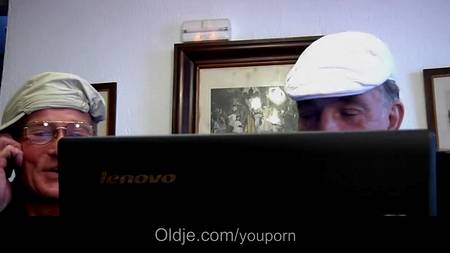 Деды бавятся с проститутками