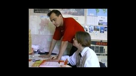 Редактору понравилась волосата пизда милой журналистки