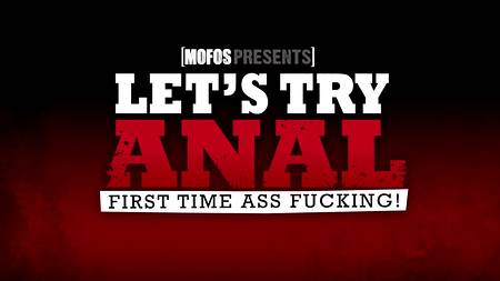 Брюнетка отсосала и дала в попку