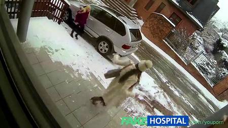 Ненасытный доктор любит расслабляться с пациентками