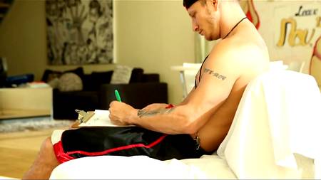 Грубый спортсмен получил вагинальное родео от соседки