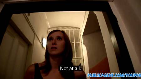 Шантажист распечатал обе дырки девственницы