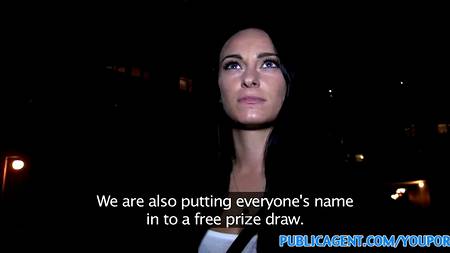 Пацан познакомился с брюнеткой в баре и получил от нее секс