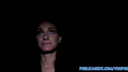 Пацан познакомился с брюнеткой в баре и получил от нее секс