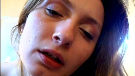 Распутный негр встретился с белой соской и оттрахал ее в кровати