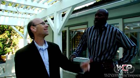 Обладательница классных сисек потрахалась с мужественным негром