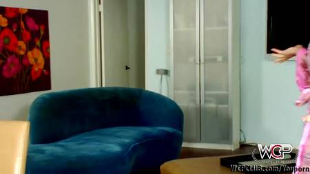 Обладательница классных сисек потрахалась с мужественным негром