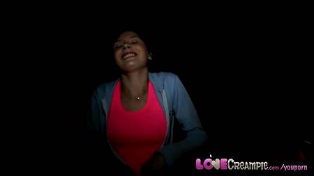 Сперма стекает по ножкам красавицы