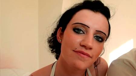 Брюнетка в чулках получила в задницу твердый член